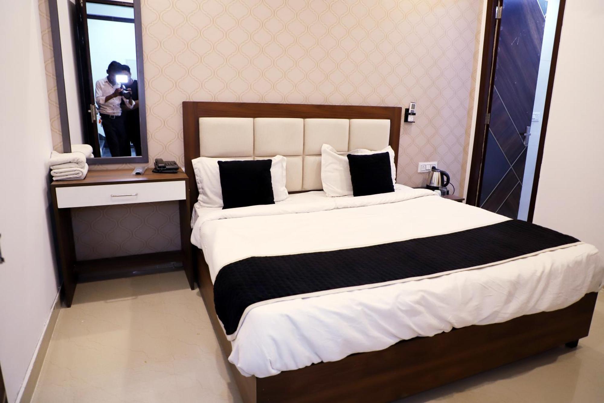 Royal Park Inn Greater Noida Eksteriør bilde